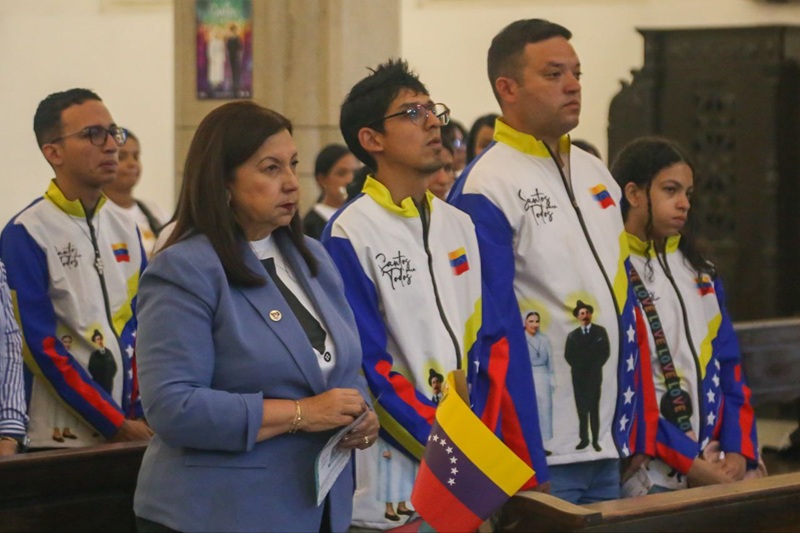 Caraqueños celebran Fiesta de la Santidad en la Catedral