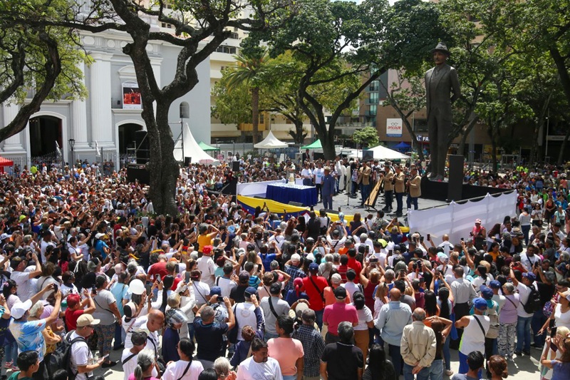 Caracas celebra la vida del "médico de los pobres" con alegría y amor