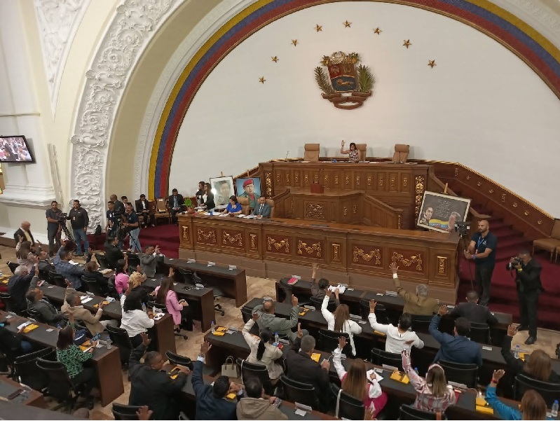 AN declara "persona non grata" a primera ministra de Trinidad y Tobago