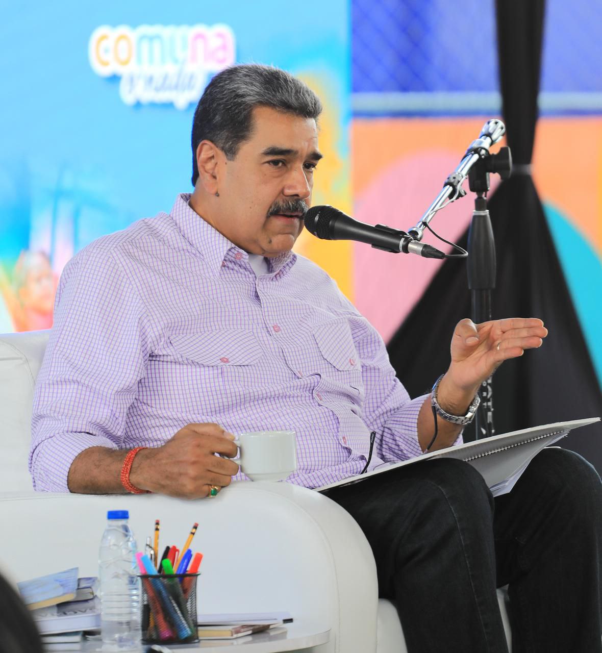 Jefe de Estado propone quitar nacionalidad a quienes pidan invasión