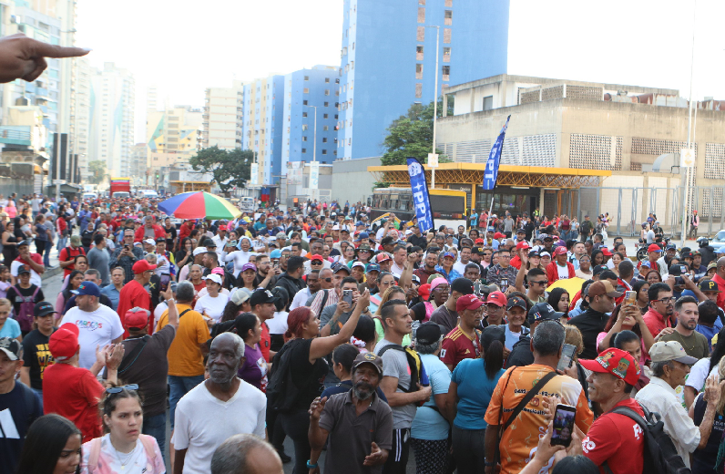 Caraqueños encienden las calles en defensa de la soberanía