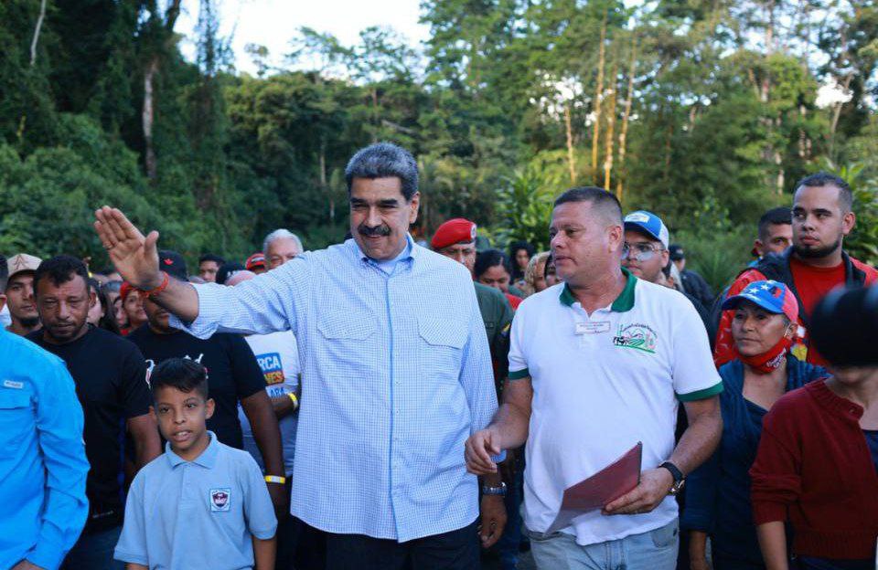 Maduro asegura que el país avanza pese a los ataques del imperio