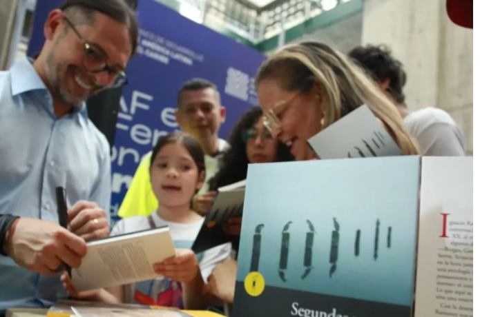 Presentan obra “Segundas voces” de Freddy Ñáñez en la Feria del Libro