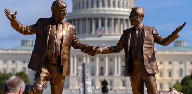 Correos de Epstein vinculan a Trump con red de abuso sexual