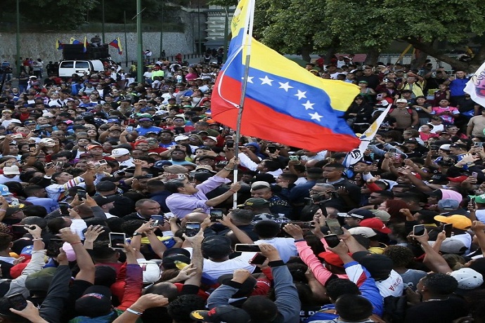 Presidente insta a jóvenes a trabajar y ampliar liderazgo en comunas