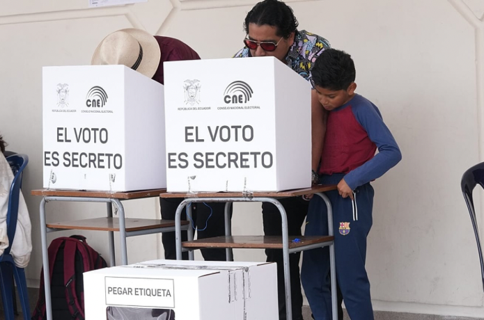 Venezuela felicita al pueblo de Ecuador por su dignidad en referéndum