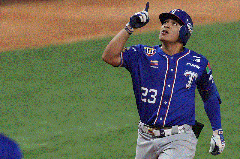 Tiburones y Caribes se cayeron a palos en Puerto La Cruz