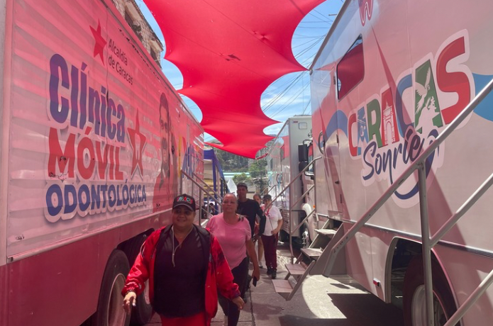 Alcaldía de Caracas continúa con la entrega de ayudas medico-técnicas