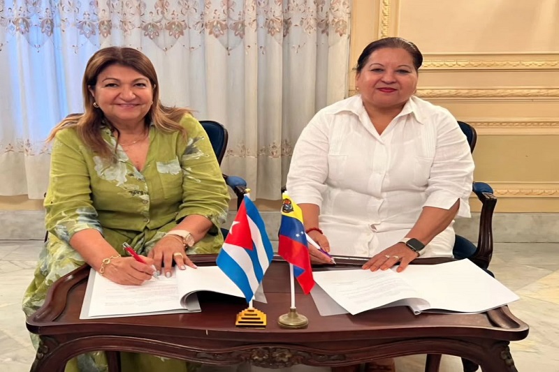 Venezuela y Cuba firman acuerdo para fortalecer derechos de la mujer