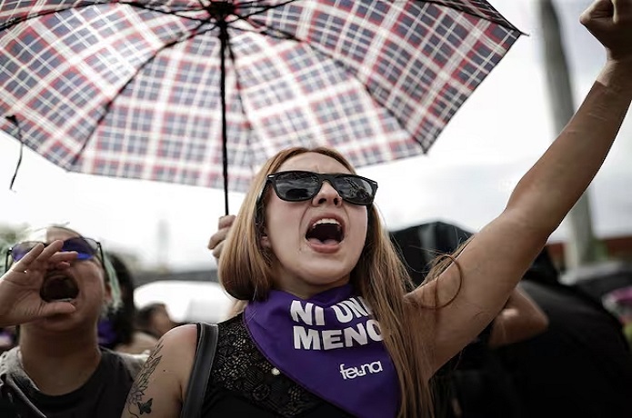 Brasileñas protestan en las calles por creciente ola de feminicidios