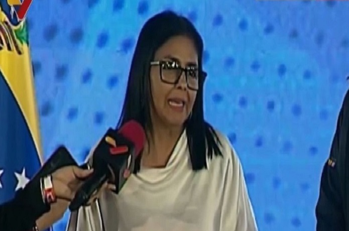 Delcy Rodríguez agradece a sector aéreo por no dejarse someter