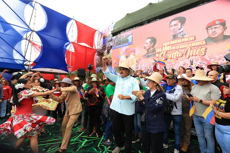 Maduro pide unión del pueblo para consolidar Estado comunal