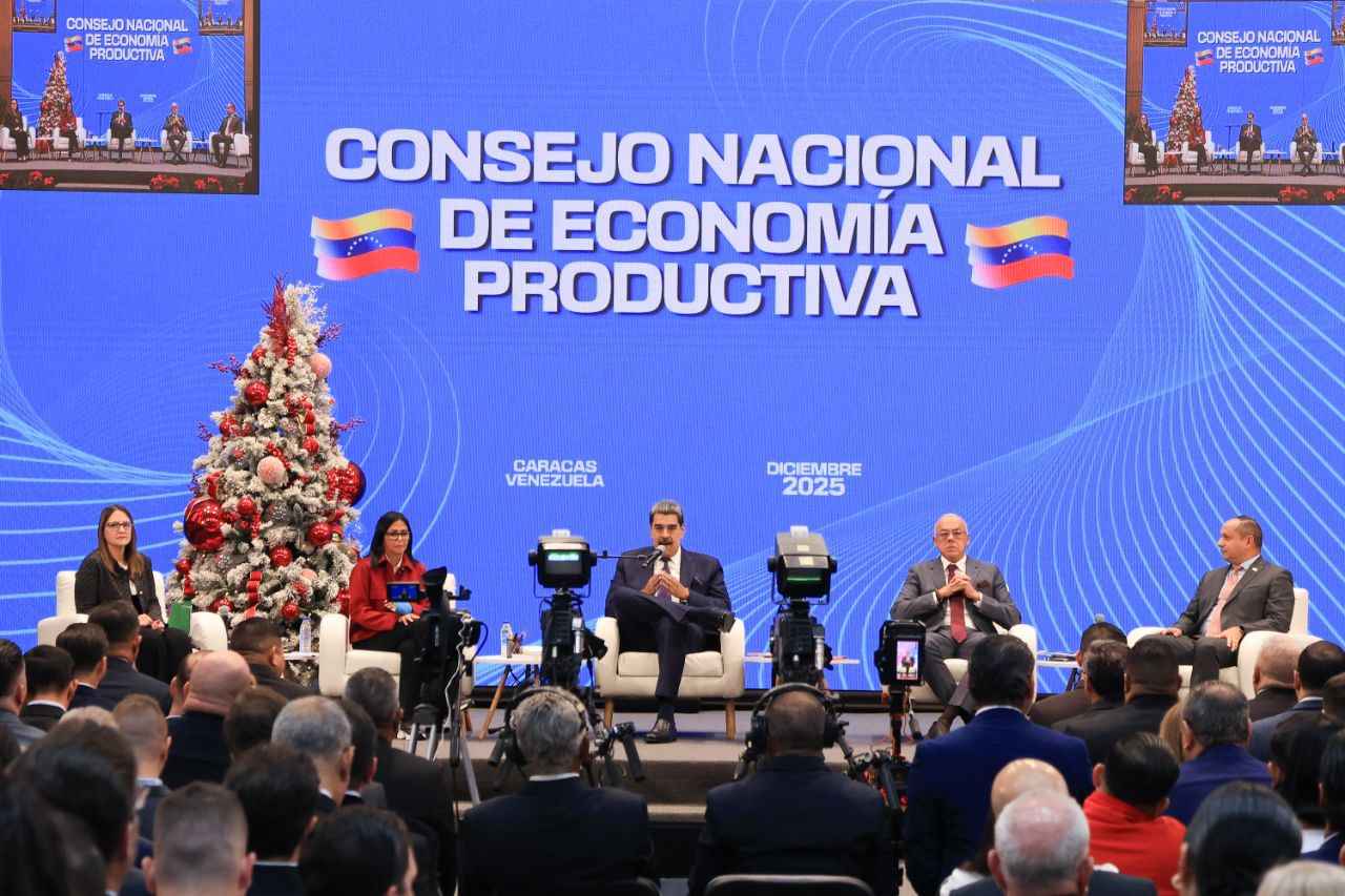 Presidente Maduro firma decreto para las exportaciones no petroleras