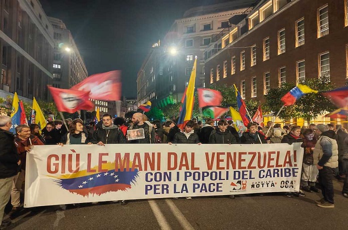 Manifestantes en Italia rechazan asedio de EEUU contra Venezuela
