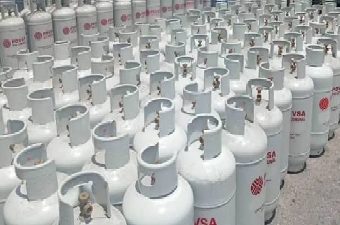 Habitantes de La Vega recibieron cilindros de gas nuevos