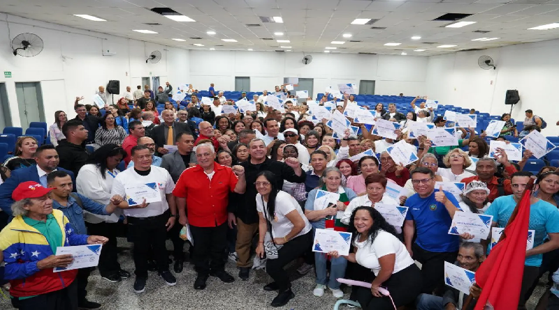 Impulsan propuestas para fortalecer la economía comunal en Caracas