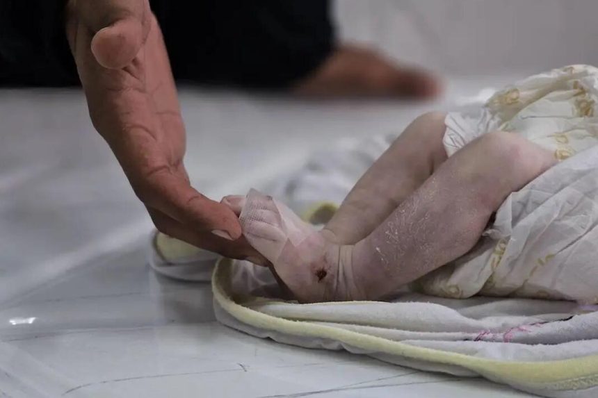 Un bebé muere de frío en la Franja de Gaza