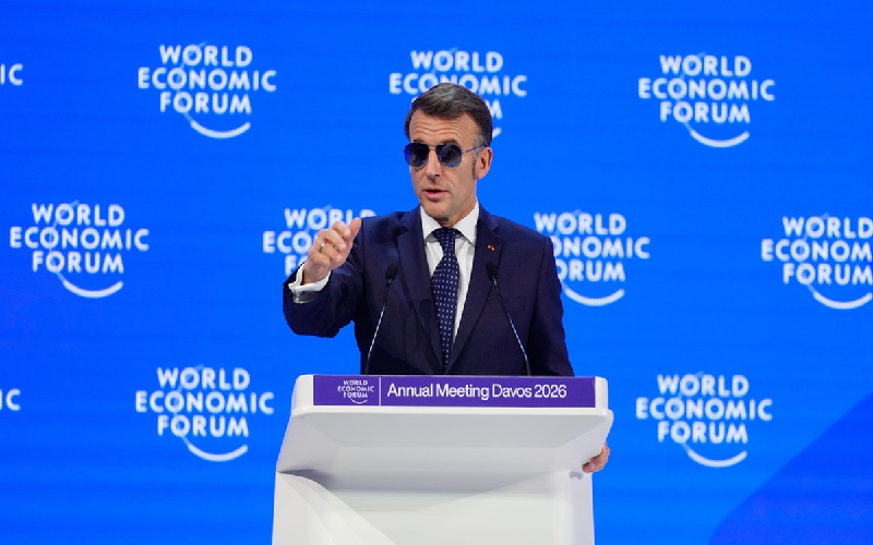 Macron en Davos: El mundo avanza hacia una peligrosa era "sin ley"