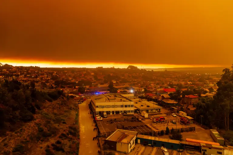 Asciende a 21 número de fallecidos por incendios forestales en Chile