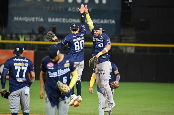 Navegantes adelante en la final ante Caribes tras festival de batazos