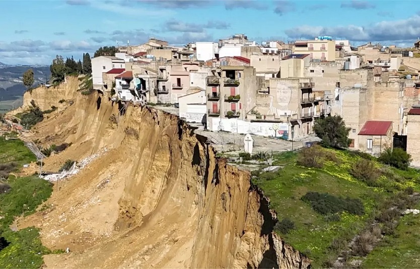 Fiscalía investiga posible negligencia en alud de tierra en Sicilia