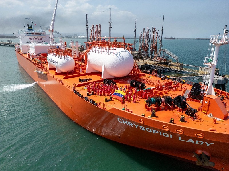 ¡Hito histórico! Venezuela exporta su primer cargamento de gas licuado