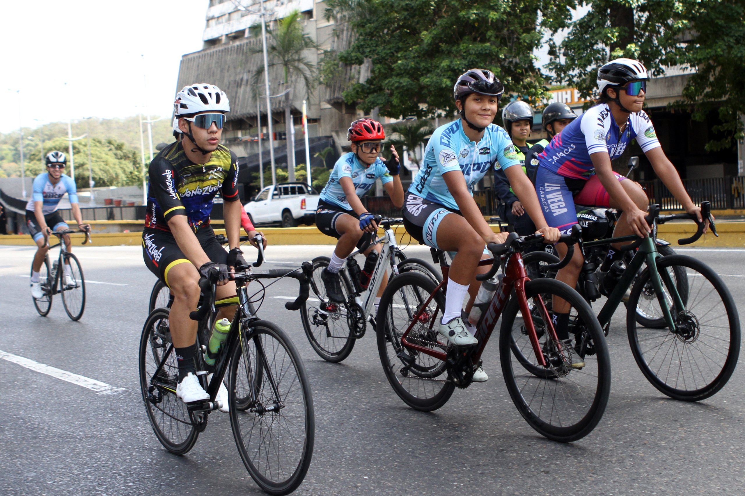 Rodada ciclística recorrió Caracas durante Carnavales en Paz 2026
