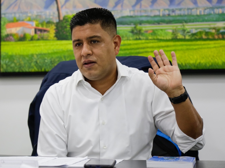 Infante desmiente a Capriles sobre acuerdos de salud con EE.UU