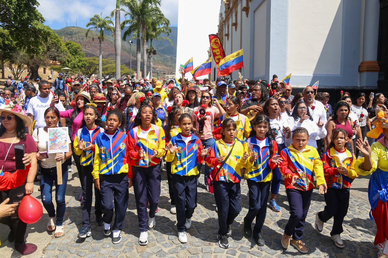 Voces unidas en Caracas recuerdan con pasión el legado de Alí Primera