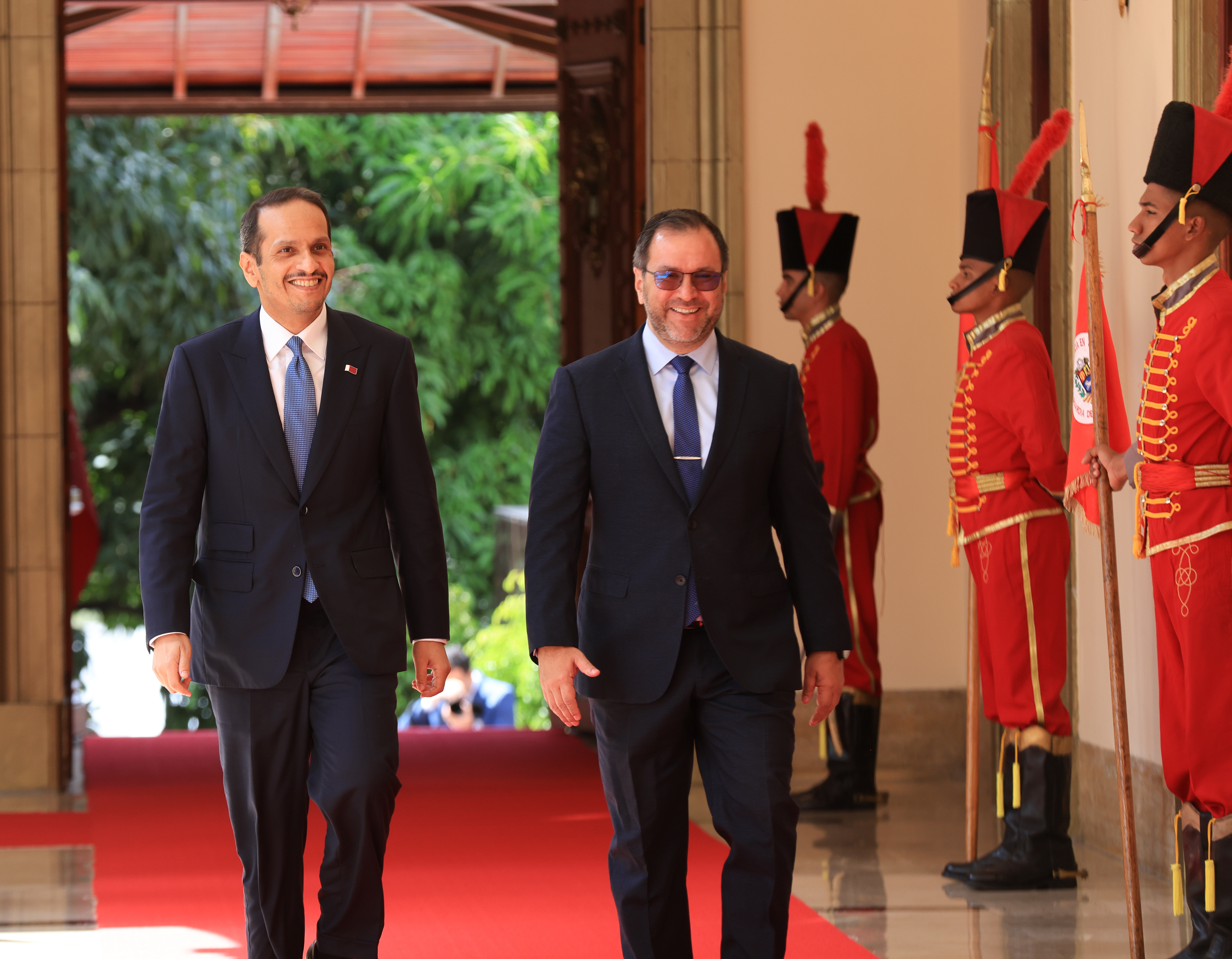 Delcy Rodríguez recibe al primer ministro de Catar