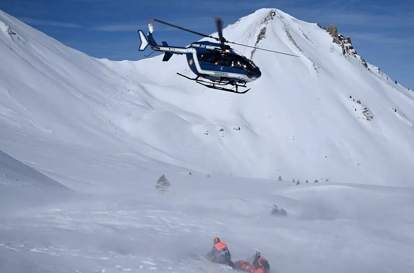 Avalancha en Los Alpes provoca muerte de dos esquiadores