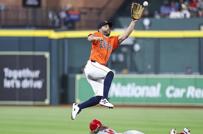 José Altuve regresa como titular de la segunda base de los Astros