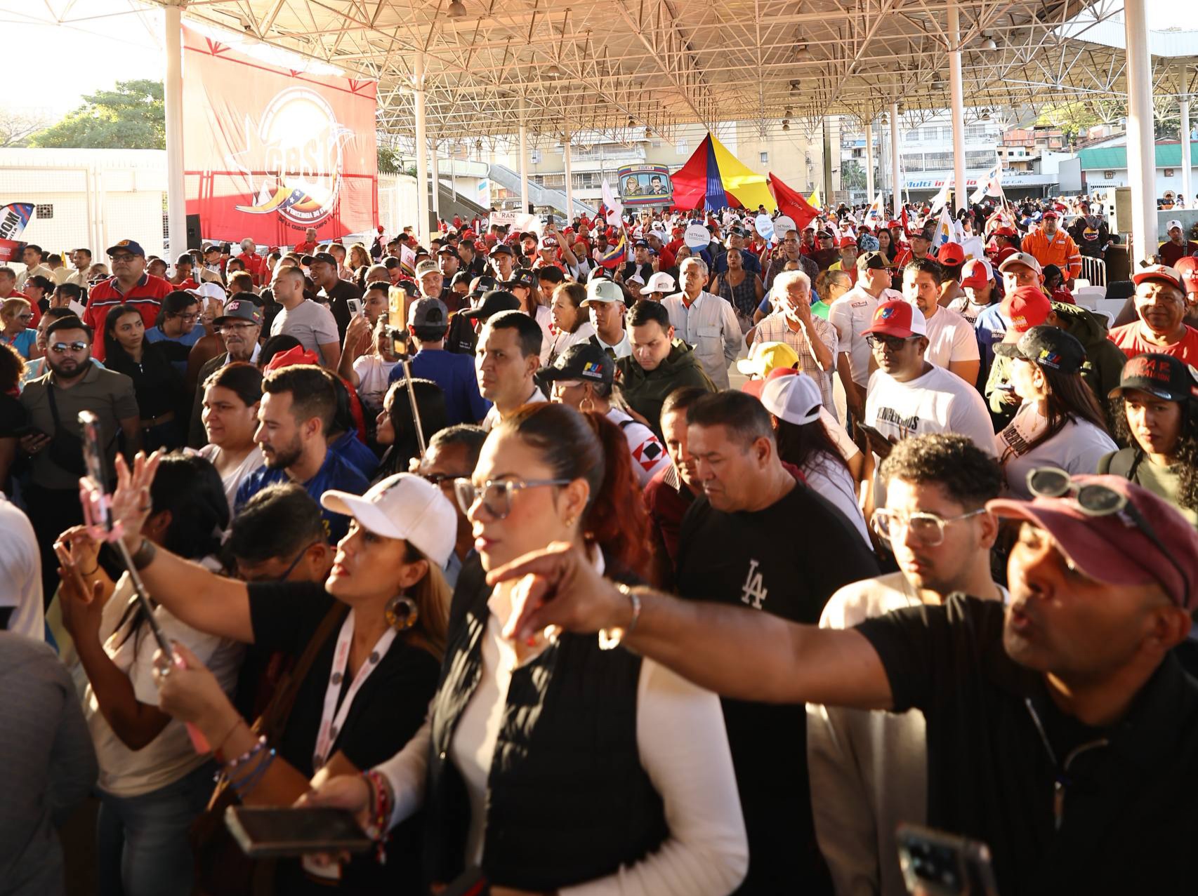 Conmemoran 35 años del presidente Maduro al servicio del Sistema Metro