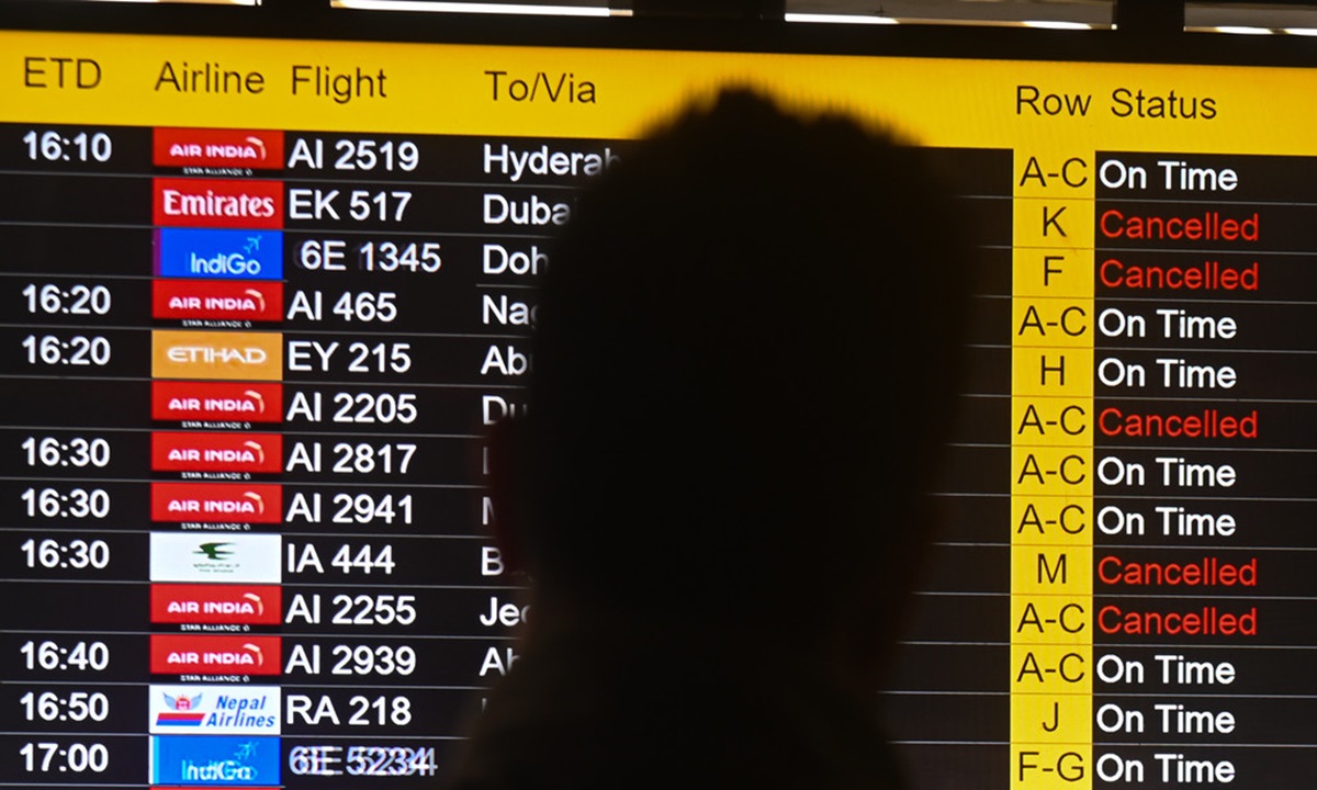 Bombardeos a Irán generan caos aéreo y miles de vuelos cancelados