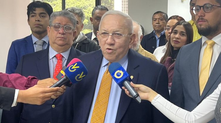 AD insta a participar en elección de Fiscal y Defensor del Pueblo