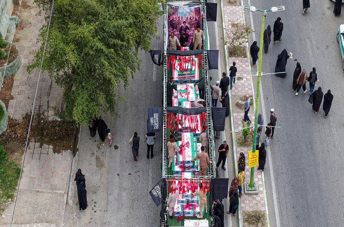 Casi un millar de muertos en Irán producen ataques de EEUU e Israel