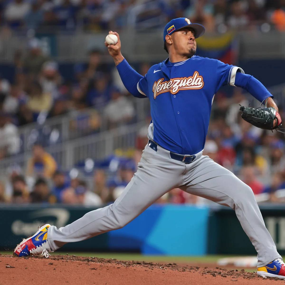 Keider Montero asume el montículo en la semifinal contra Italia