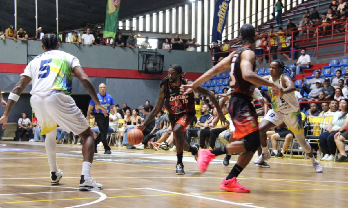 Gaiteros sigue invicto y Guaiqueríes gana Clásico Oriental en la SPB