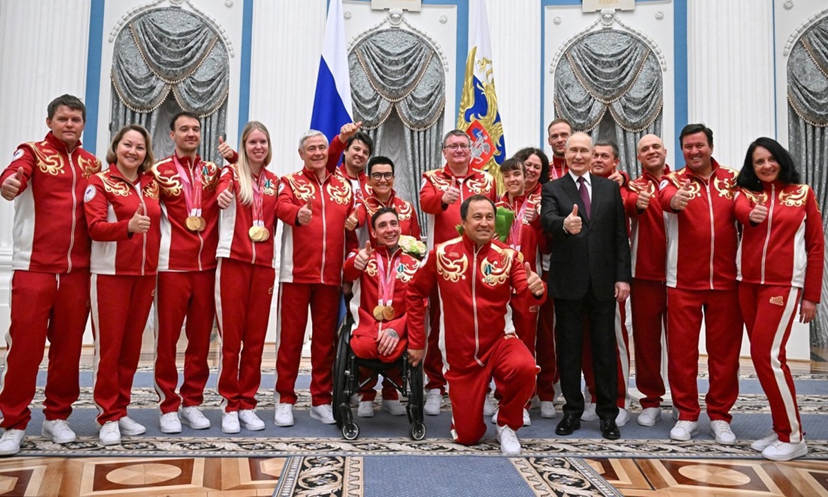 Putin celebra histórico triunfo de atletas paralímpicos en Milán 2026