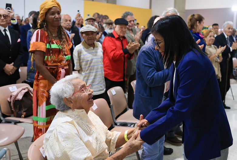 Presidenta encargada lideró entrega del Premio Nacional de Cultura