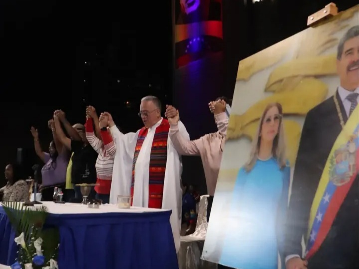 Caraqueños se unen en vigilia por protección de Maduro y Cilia