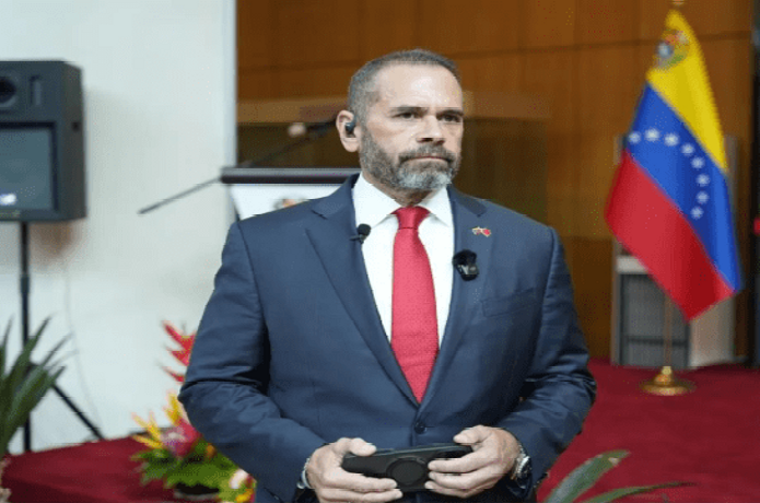 Ceballos reitera denuncia del secuestro de Maduro y exige su libertad