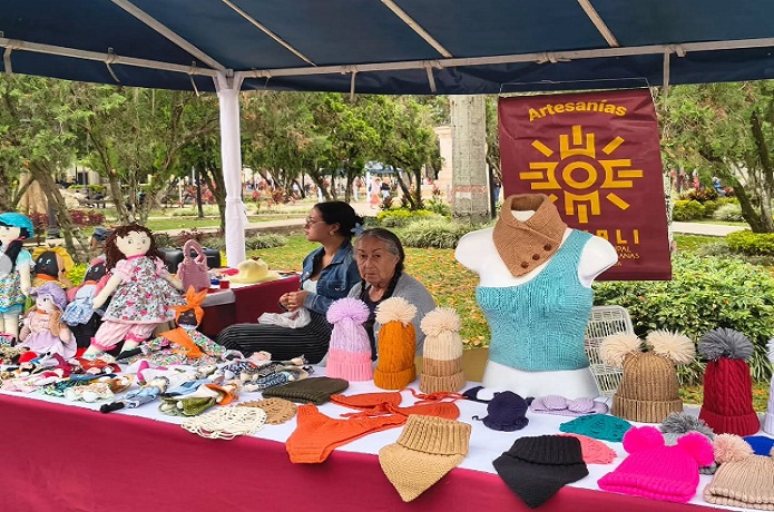 Concejo Municipal rinde un emotivo homenaje a las artesanas caraqueñas