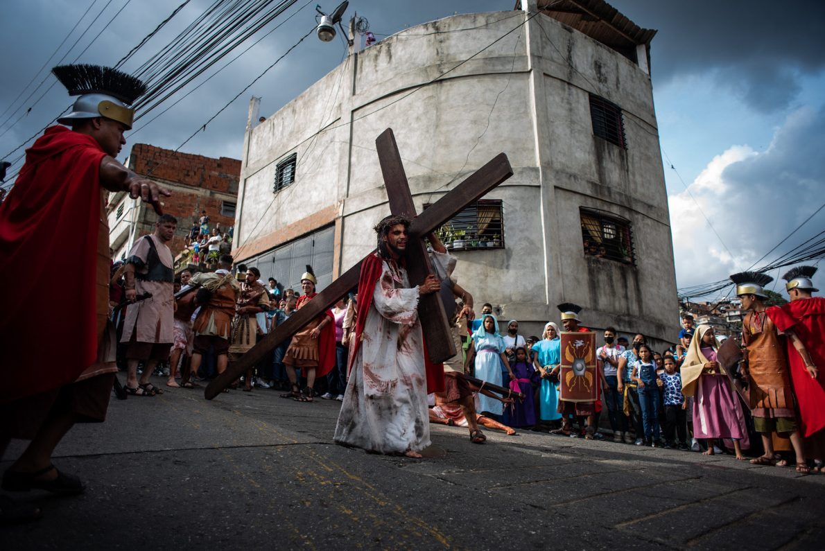 Realizan Viacrucis Central este martes en el centro de Caracas