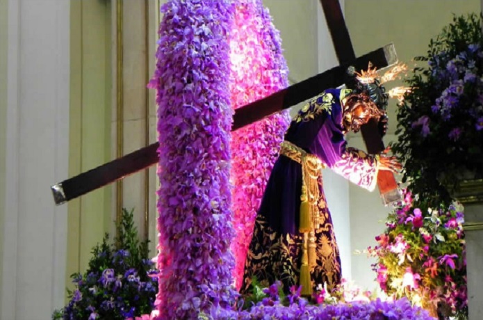 Venezuela viste su túnica morada con la fe en el Nazareno de San Pablo