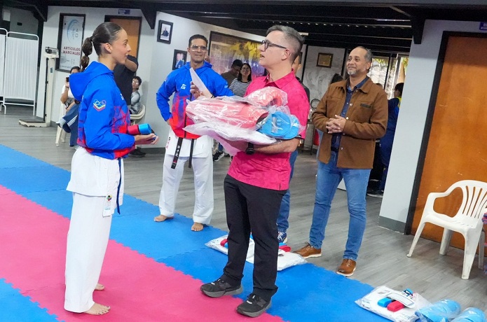 Deportistas reciben dotación de cara a los Juegos Suramericanos 2026