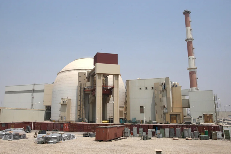 Irán cuestiona postura del OIEA tras ataque a la central de Bushehr