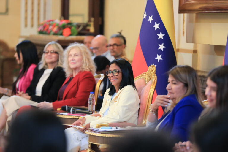 Aprueban acuerdo por la Paz y Desarrollo Integral de las mujeres