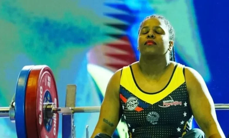 Presidenta (E) felicita a pesista Clara Fuentes