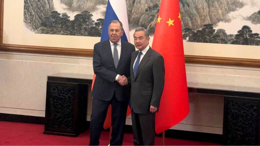 Lavrov y Wang Yi se reúnen para tratar asuntos de interés bilateral